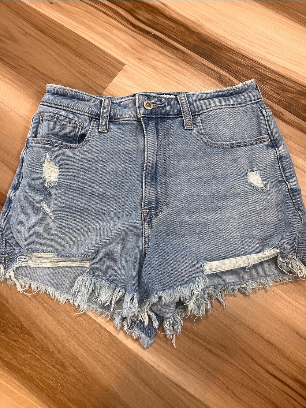 Hollister Jean Shorts 7/8 Size 28 Ultra High-Rise Mom Short 3” Distressed Light